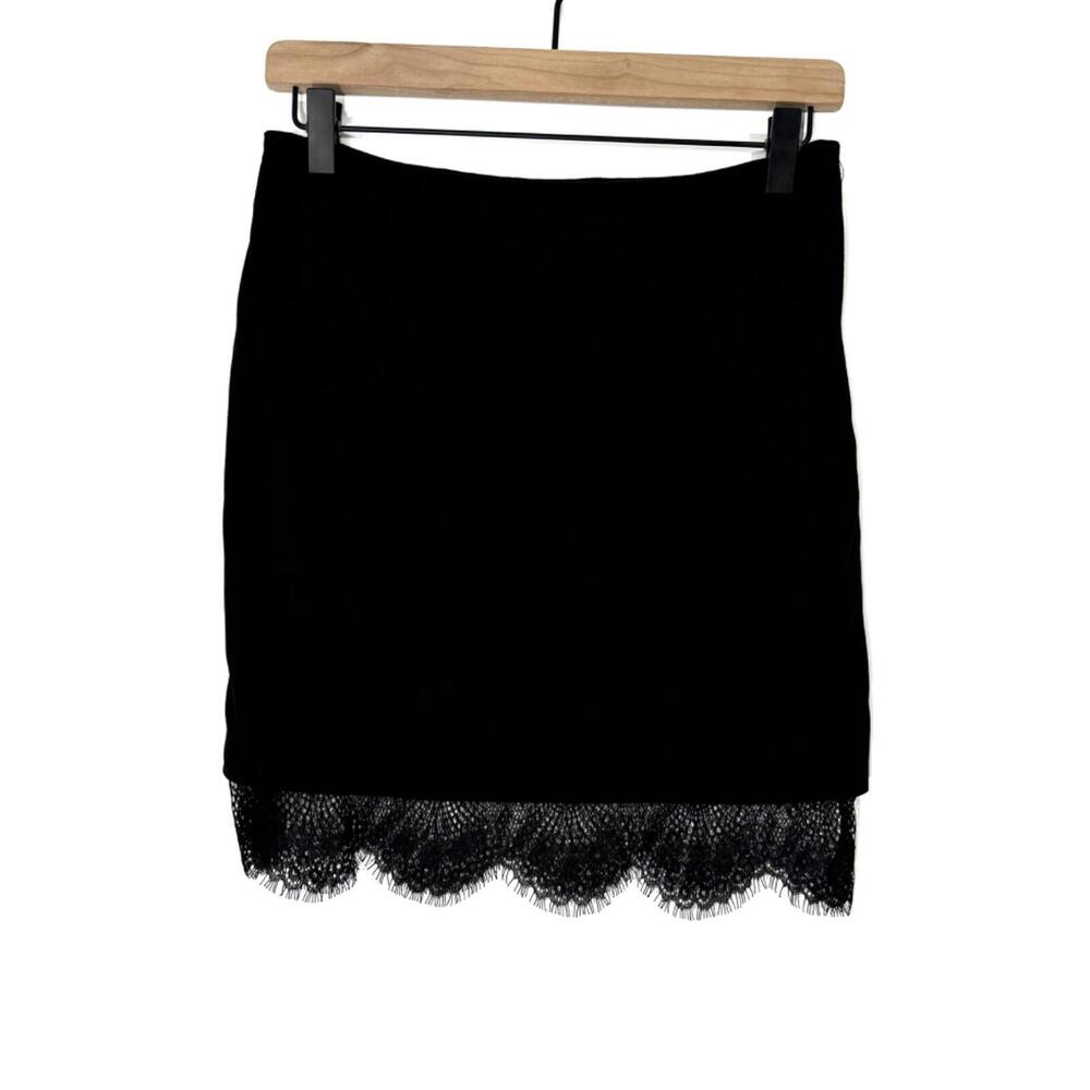 H&M Women’s Size 6 Small Solid Black Suede Lined Lace Trim Zip Side Mini Skirt